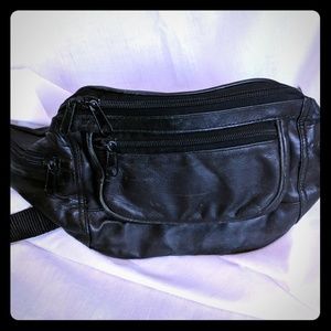 Vintage retro fanny pack. Black leather.
